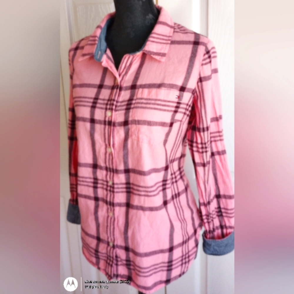 Tommy Hilfiger Pink plaid  Button Shirt chambray Collar& Roll Tab Cuffs